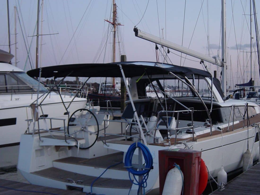 Beneteau Sense 43 Bimini