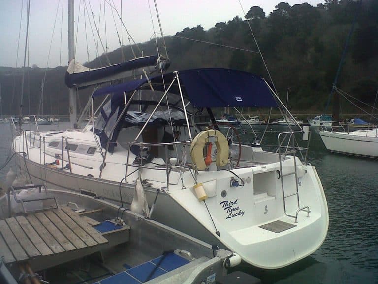 Beneteau Oceanis 393 Bimini, type 2