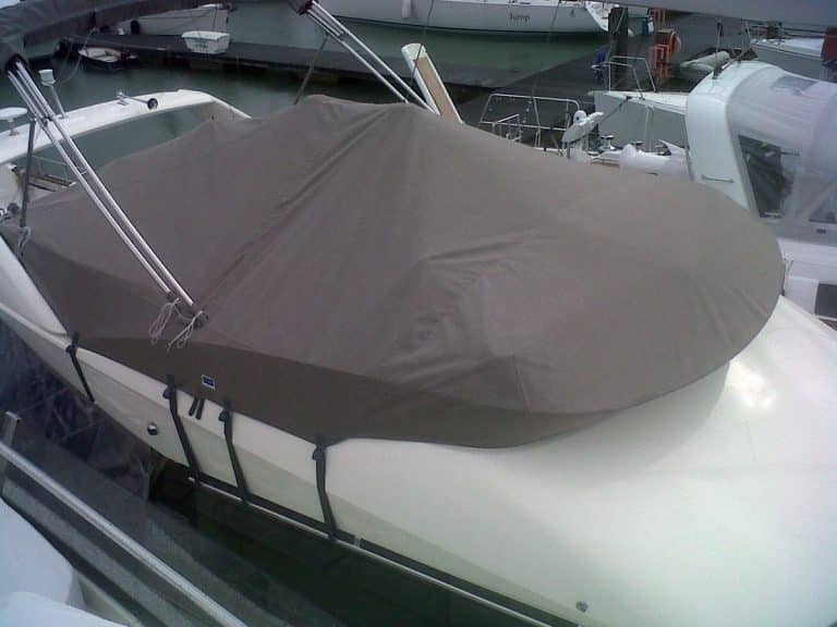 Jeanneau Prestige 350 Flybridge Tonneau