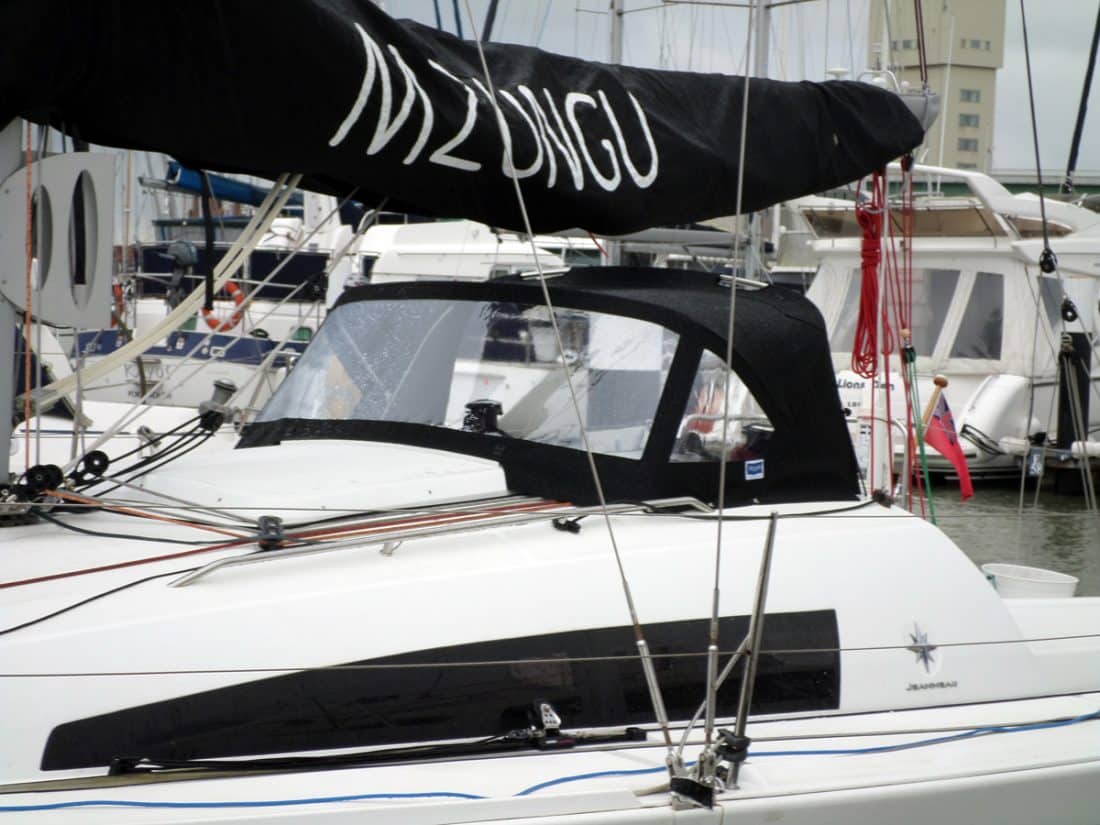Jeanneau Sun fast 3200 Sprayhood