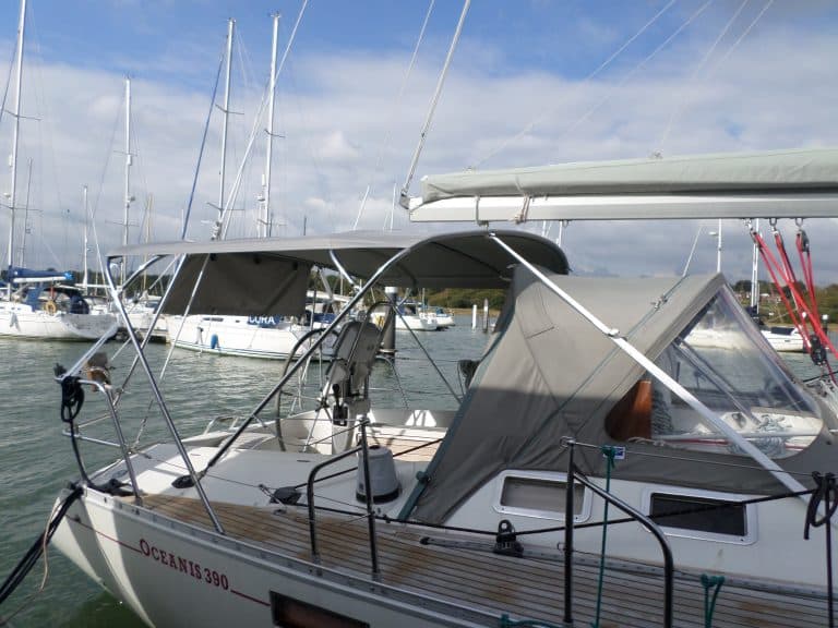 Beneteau Oceanis 390 Bimini