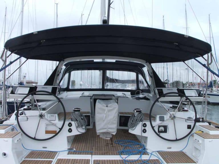 Beneteau Oceanis 55 Bimini