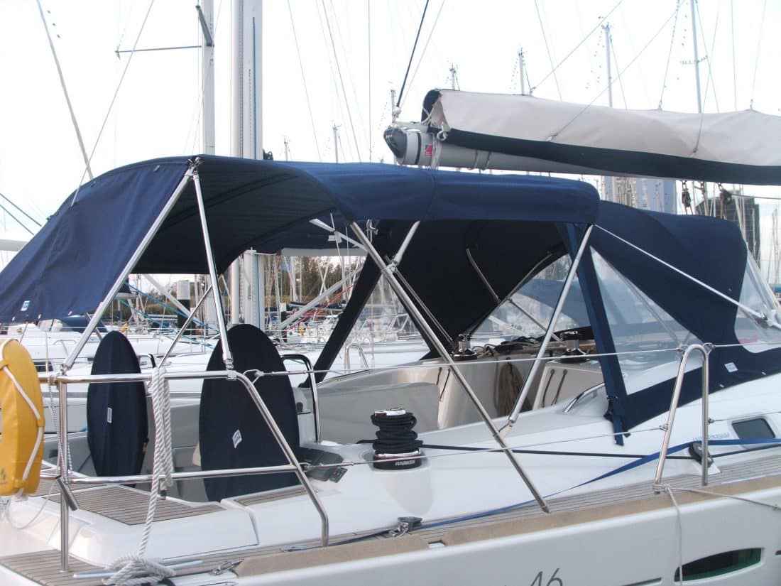 Beneteau Oceanis 46 Bimini, 3 bar with no aft extension