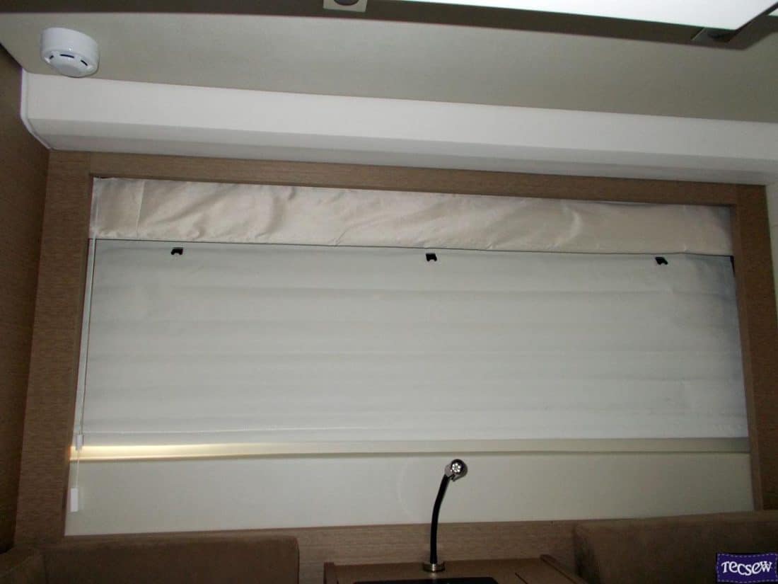 Jeanneau Prestige 500F, Roll Up Interior Black Out Window Blinds