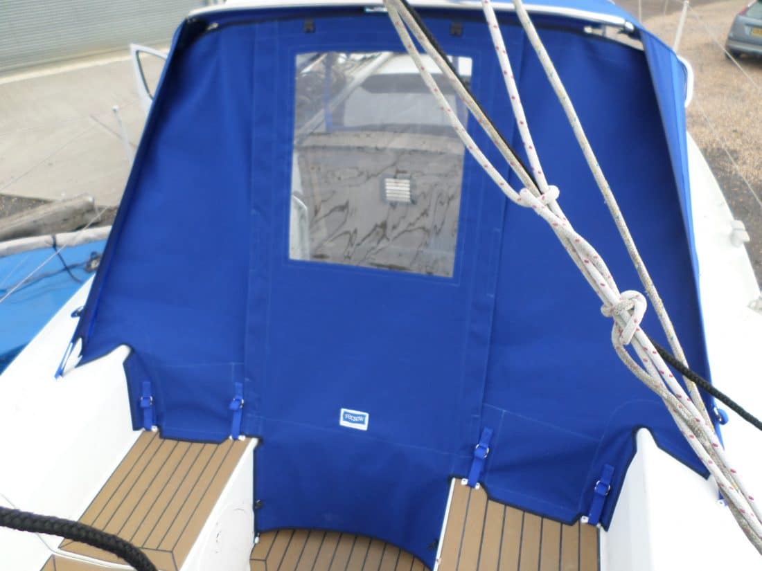 Hunter Ranger 265 Sprayhood Back Drop