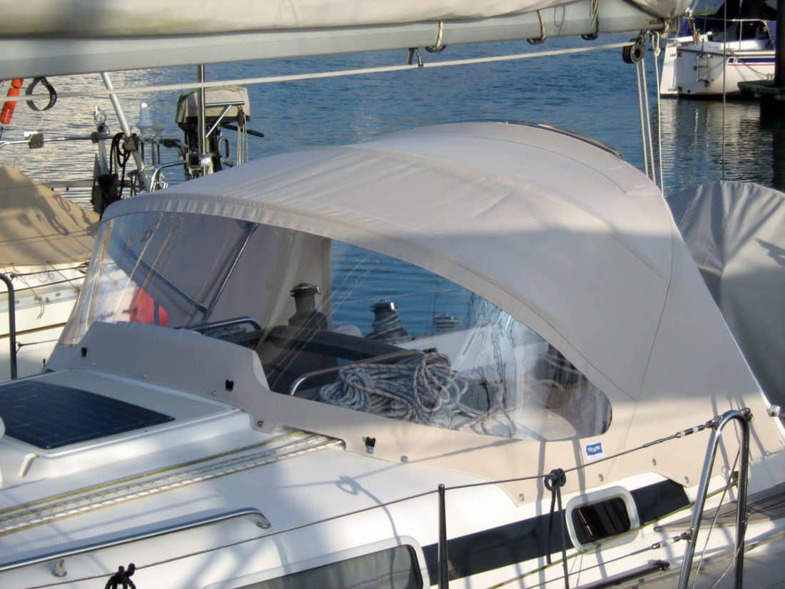 Arcona 370, "Arc en Ceil" Sprayhood