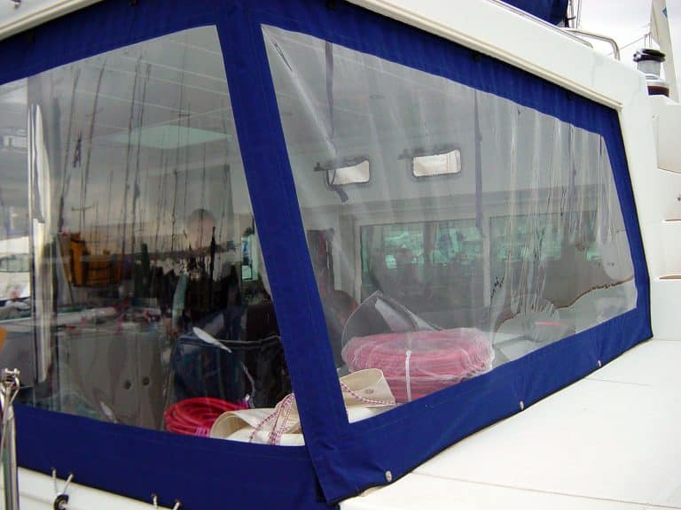 Lagoon 500 Cockpit Screens