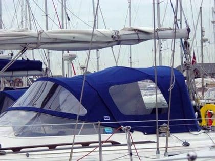 Moody 36 fixed screen Sprayhood, Moody Blue