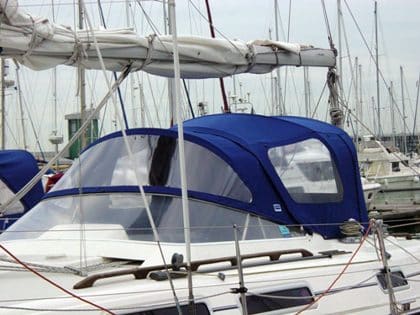 Moody 36 fixed screen Sprayhood, Moody Blue