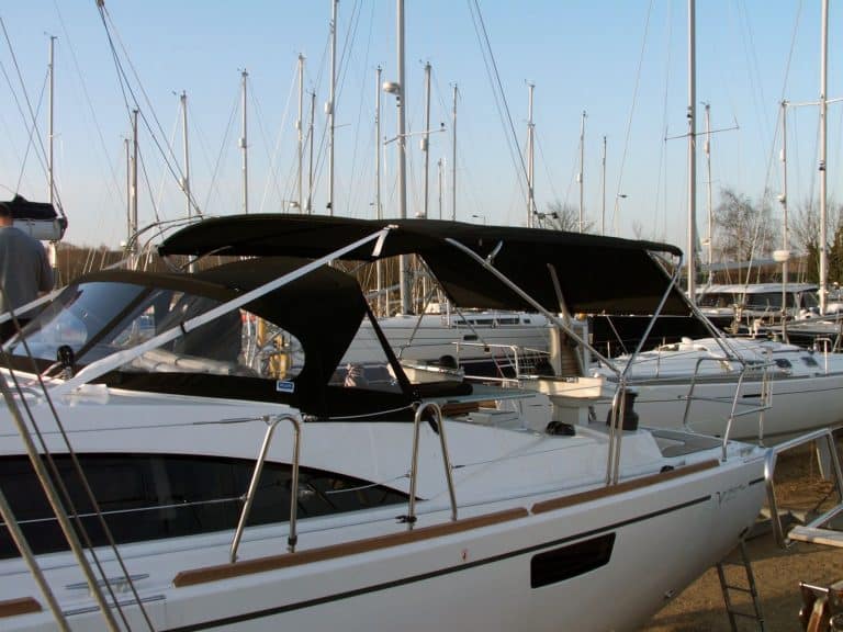 Bavaria 46 Vision Bimini