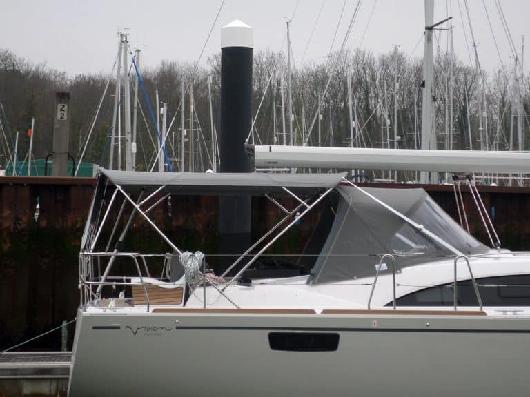 Bavaria 42 Vision Bimini