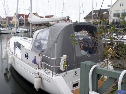 beneteau oceanis 37 cockpit enclosure fitted to factory supplied sprayhood 2