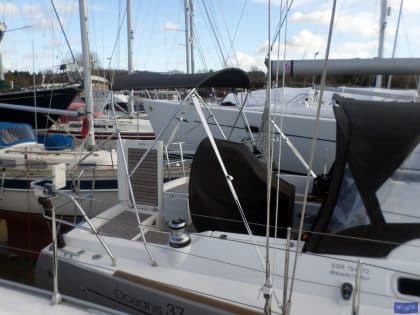 beneteau oceanis 37 helm bimini 3