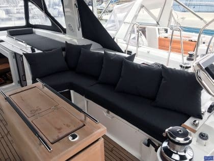 beneteau oceanis 551 cockpit cushions companionway sunbathing matresses 2