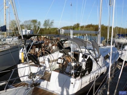 Hanse 385 short helm Bimini and Sprayhood connection panel_3