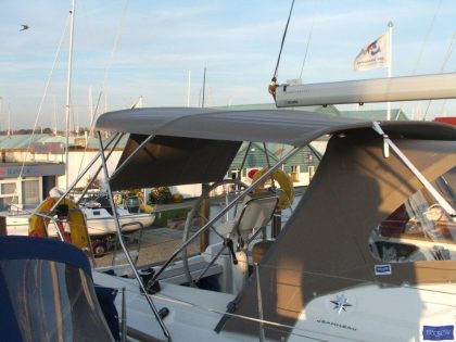 Jeanneau Sun Odyssey 33i Bimini_7