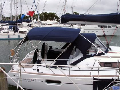 Jeanneau Sun Odyssey 39i Bimini