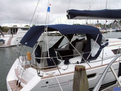 Jeanneau Sun Odyssey 39i Bimini