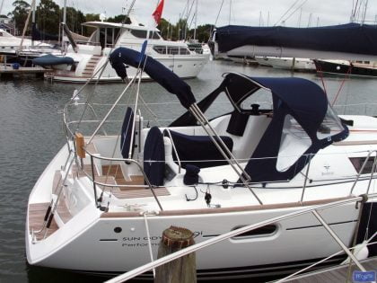 Jeanneau Sun Odyssey 39i Bimini