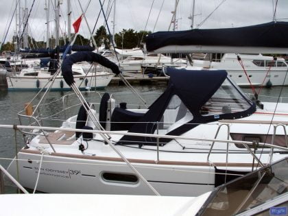 Jeanneau Sun Odyssey 39i Bimini