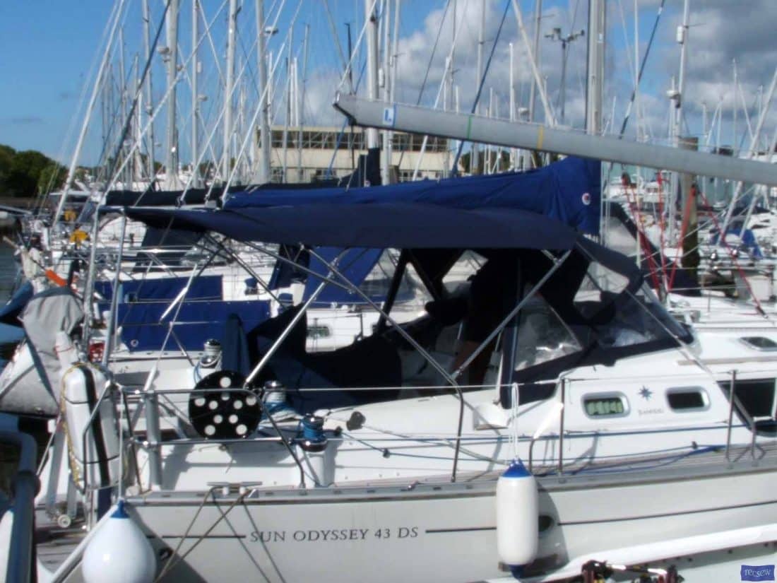 Jeanneau Sun Odyssey 43ds Bimini, new design with aft extension_3