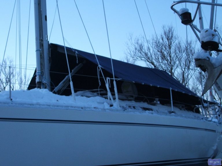 Moody 35 Boom Tent with enclosed rear and zipped access door_2