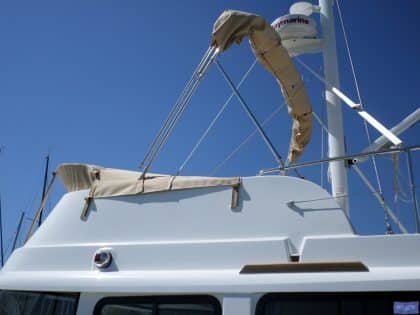 Beneteau Swift Trawler ST 34, Flybridge Tonneau Cover shown with optional Bimini fitted_4