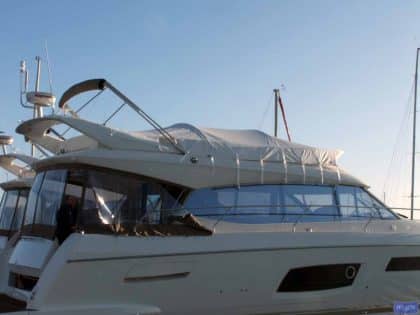 Prestige 550F, Flybridge Tonneau