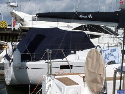 Hanse 385 Sprayhood Tonneau fitted to Covercraft Sprayhood with optional windows and blinds_2