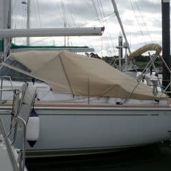 Moody 45AC Tonneau zip attached to factory fit 3 bar Sprayhood_3