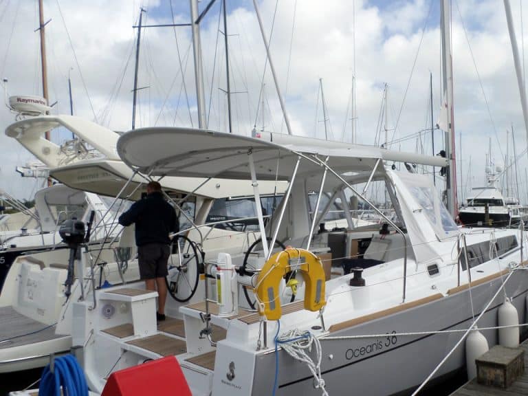 Beneteau Oceanis 38 Bimini