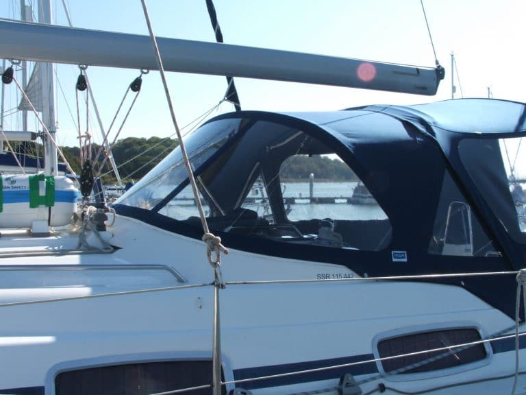 Bavaria 42 Cruiser Sprayhood