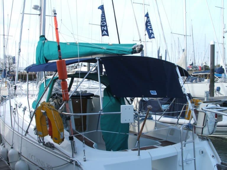 Beneteau Oceanis 323 Clipper Bimini