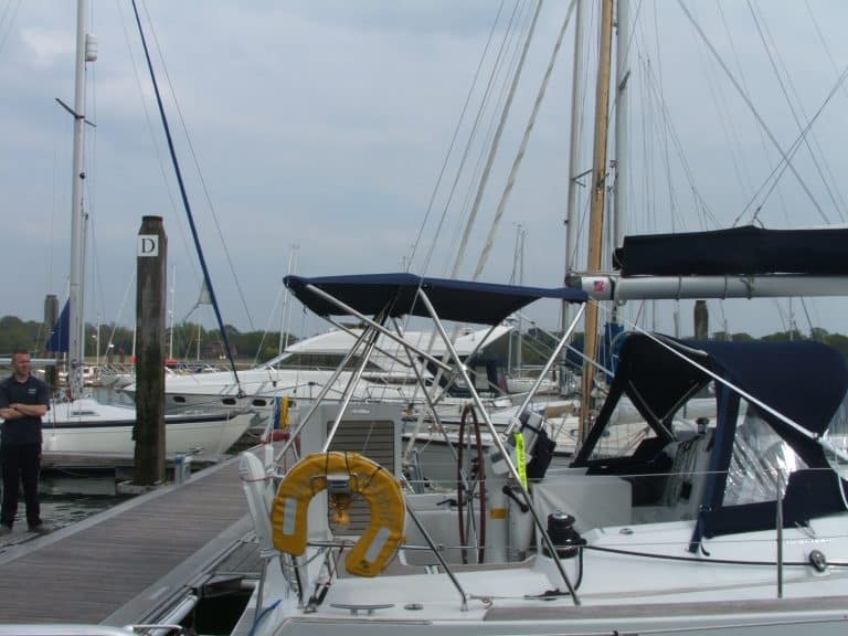 Beneteau Oceanis 37 Bimini