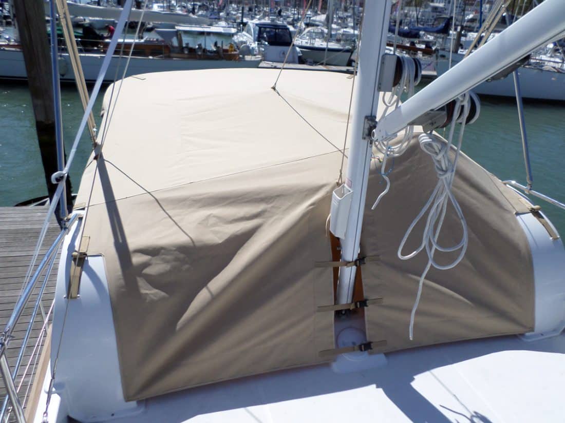 Beneteau Swift Trawler ST 34, Flybridge Tonneau Cover