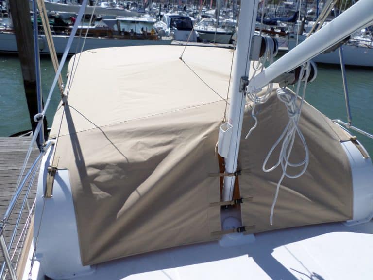 Beneteau Swift Trawler ST 34, Flybridge Tonneau Cover