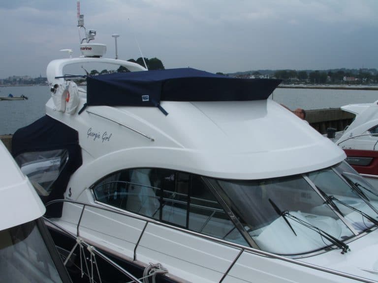 Beneteau Antares 12, Half Flybridge Tonneau