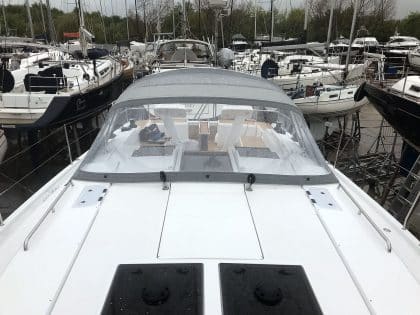 Hanse 458 3 Bar Sprayhood with 1 large front window
