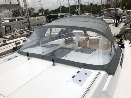 Hanse 458 3 Bar Sprayhood with 1 large front window