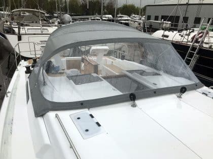 Hanse 458 3 Bar Sprayhood with 1 large front window