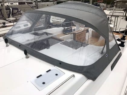 Hanse 458 3 Bar Sprayhood with 1 large front window