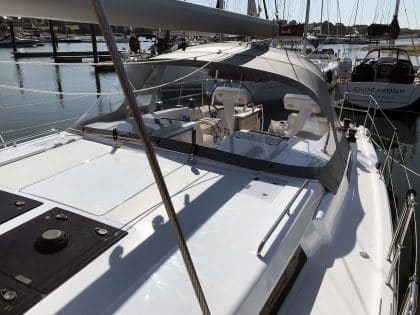 Hanse 458 3 Bar Sprayhood with 1 large front window