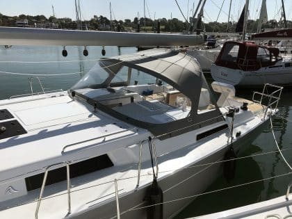 Hanse 458 3 Bar Sprayhood with 1 large front window