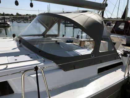 Hanse 458 3 Bar Sprayhood with 1 large front window