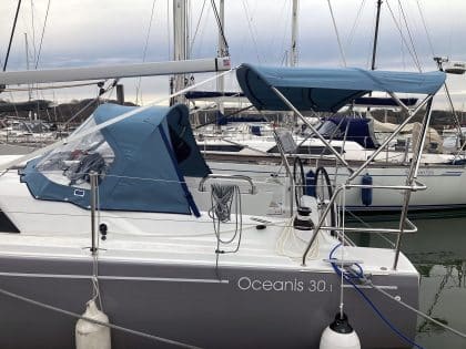 Beneteau Oceanis 30.1 Bimini