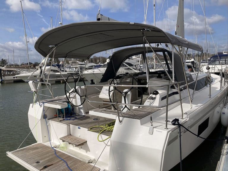 Bavaria C42 Bimini