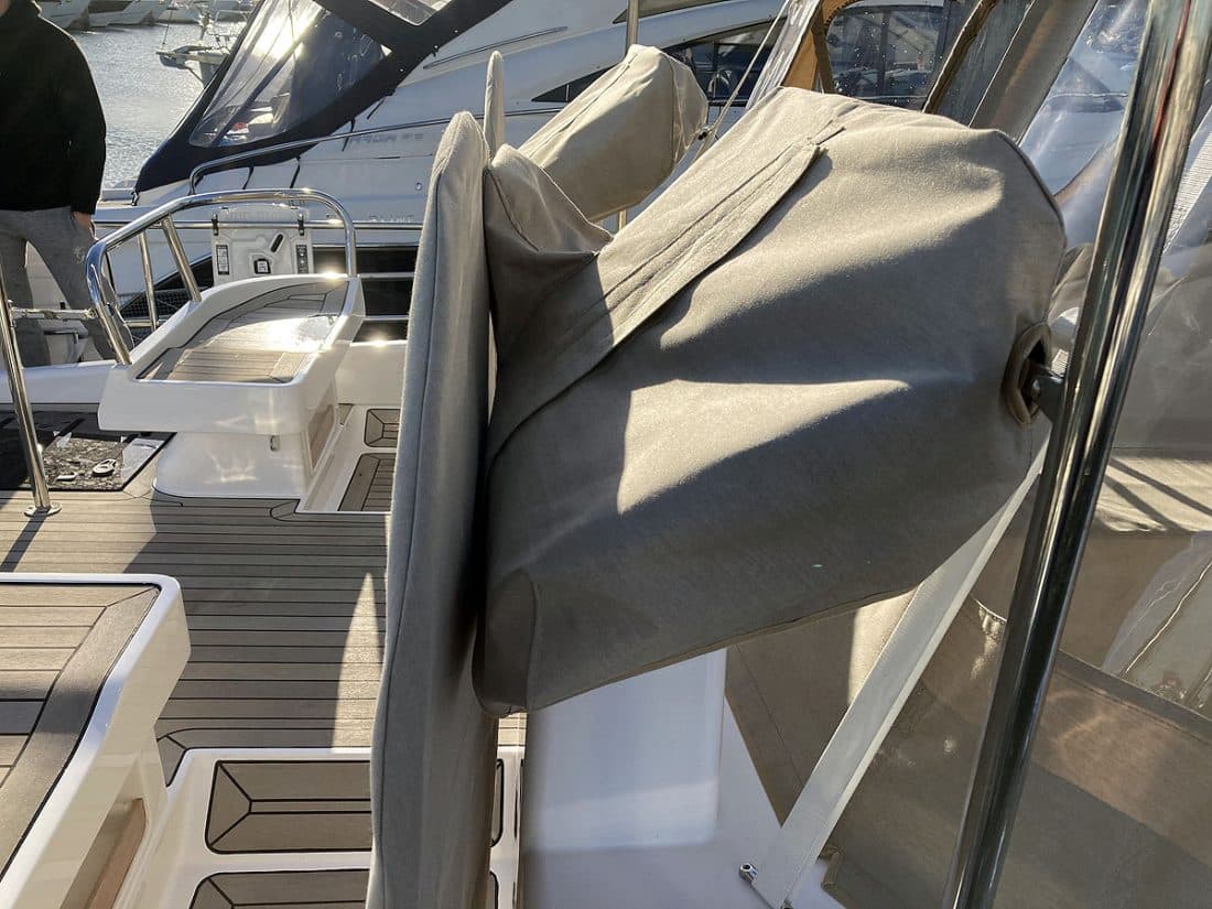 Discovery 58 Binnacle - Pod Covers