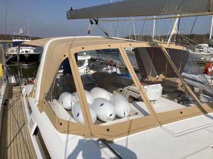 Beneteau Oceanis Yacht 54 Standard Sprayhood