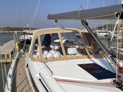 Beneteau Oceanis Yacht 54 Standard Sprayhood