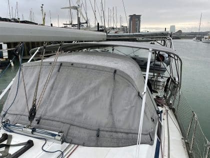 Bavaria 44 Sprayhood
